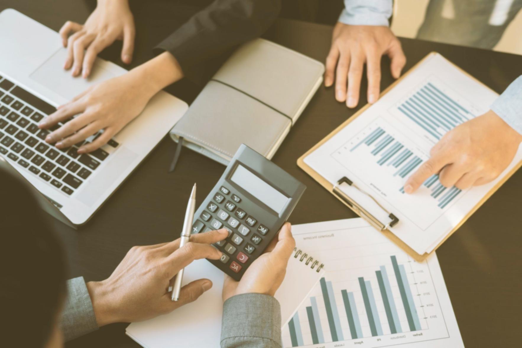 Cibuwai analysts reviewing market research materials